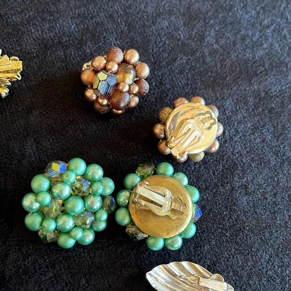 Vintage clip earrings - Picture 5 of 5